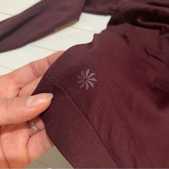 Athleta Martin‎ Burgundy Red Purple Perforated Athletic Workout Long Sleeve M - Picture 3 of 9